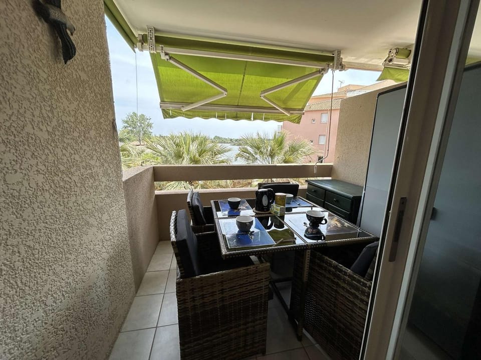 Appt 2P 6 pers avec piscine et parking à Port Camargue - FR-1-250-288 Apartment in Le Grau-du-Roi