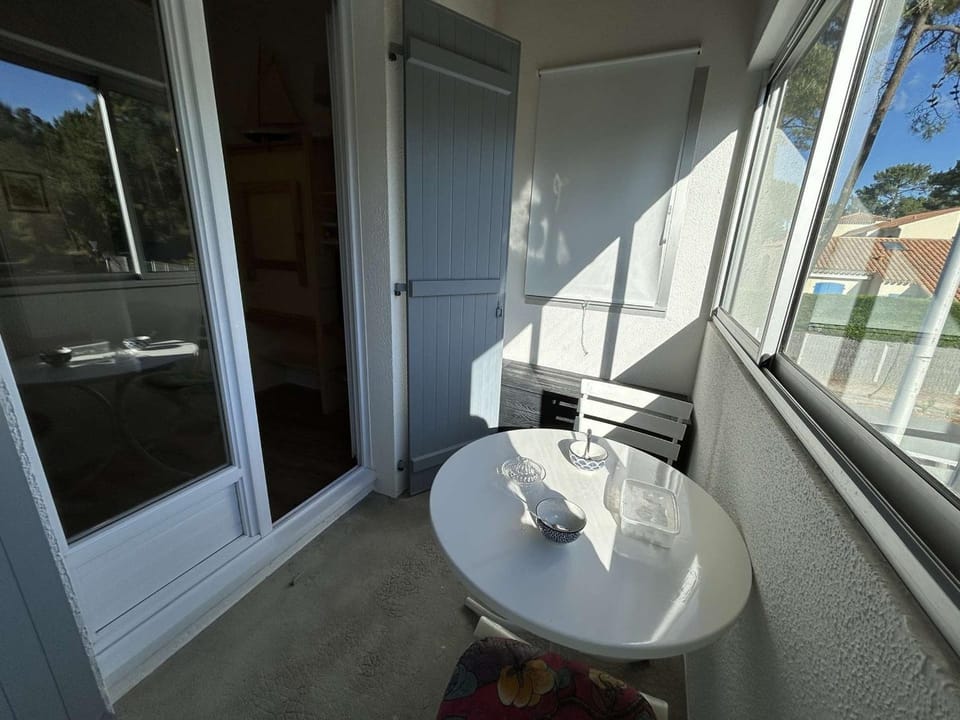Charmant T2 à 1200m de la plage avec balcon, parking privé et ménage inclus à Saint-Jean-de-Monts - FR-1-224C-312 Apartment in Saint-Jean-de-Monts