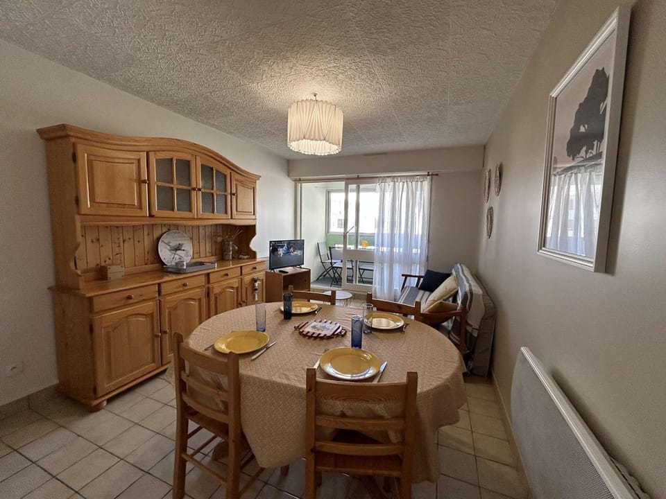 Appartement 2 pièces avec loggia, à 100m de la plage - 4 couchages, TV, lave-linge, proche commerces - FR-1-224C-311 Apartment in Saint-Jean-de-Monts