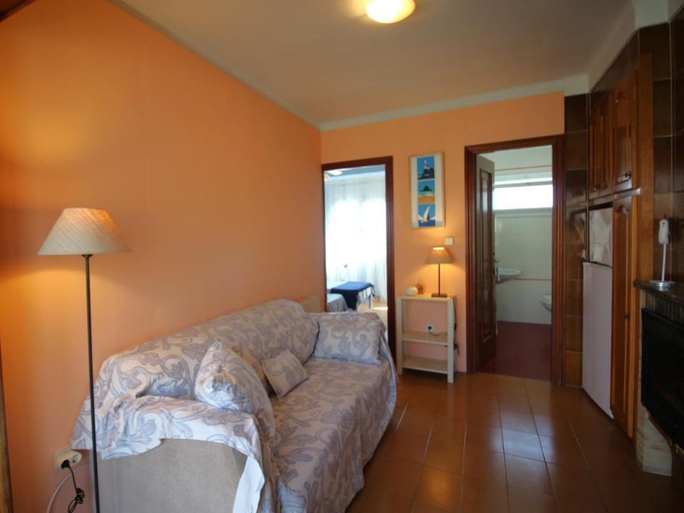 Ático acogedor con gran terraza cerca de la playa de La Farella, Llançà - ES-228-191 Apartment in Alt Empordà