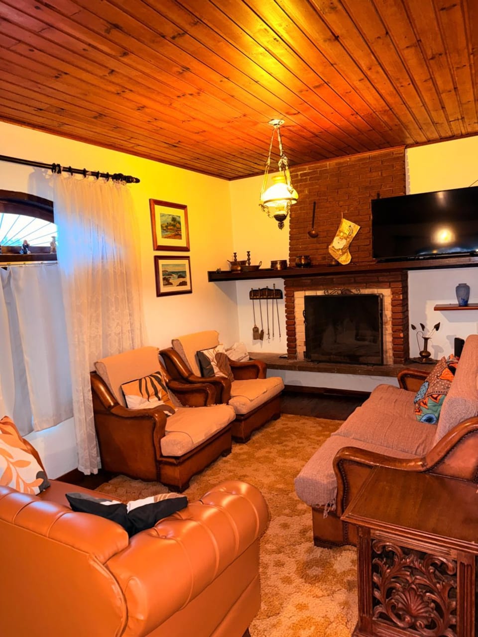 TV and multimedia, Living room, Seating area, fireplace