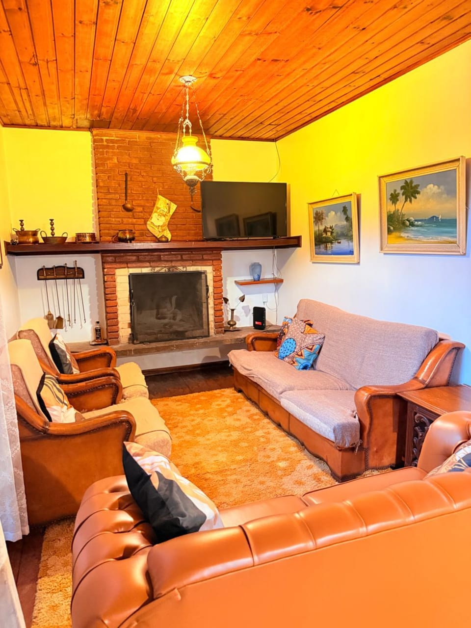 TV and multimedia, Living room, Seating area, fireplace