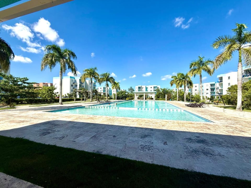 Property building, Day, Pool view, Swimming pool