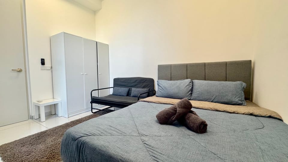 Sky Trees Bukit Indah netflix and wifi Apartment in Johor Bahru