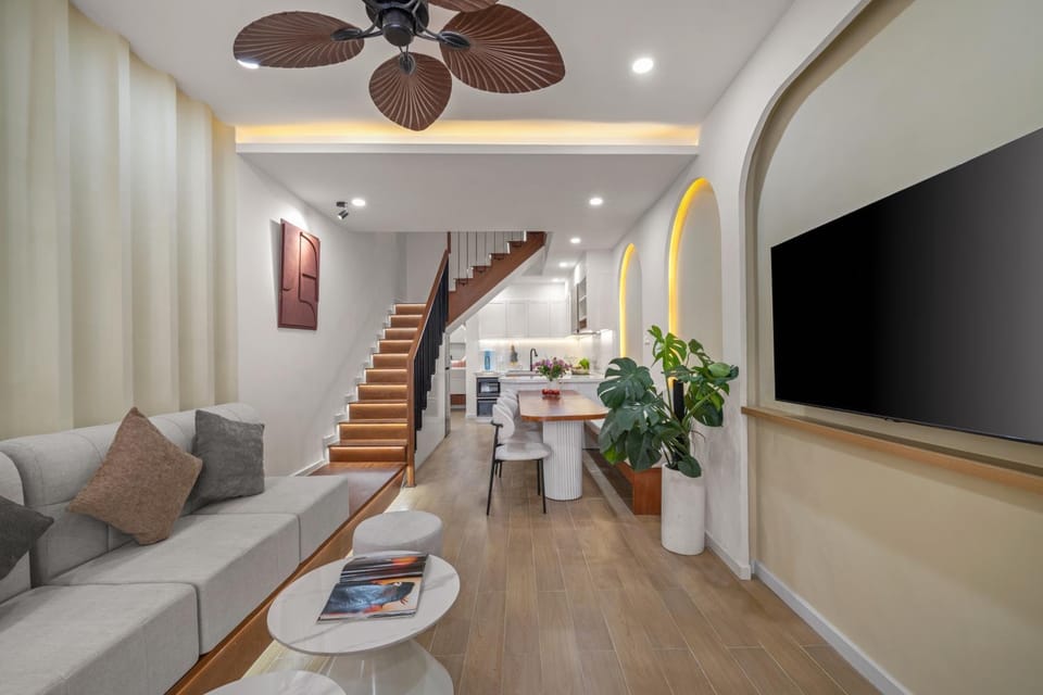 Communal lounge/ TV room, TV and multimedia, Living room, Seating area, Dining area