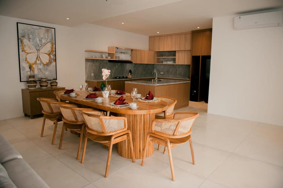 Kitchen or kitchenette, Living room, Dining area, Family
