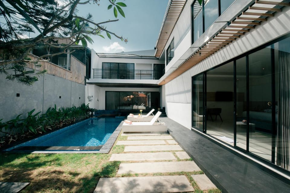Property building, Patio, Pool view, Swimming pool, sunbed