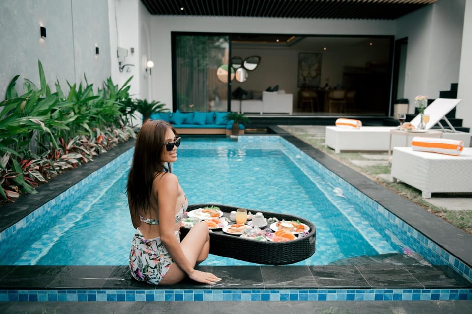 People, Food and drinks, Food, Pool view, Swimming pool