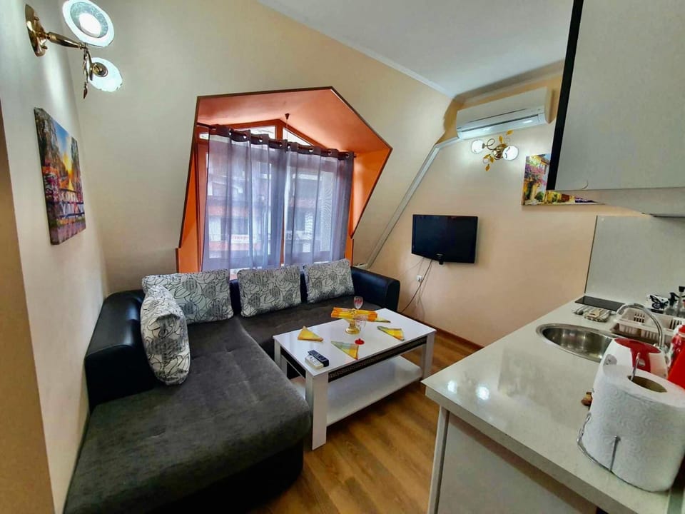 Kitchen or kitchenette, Living room