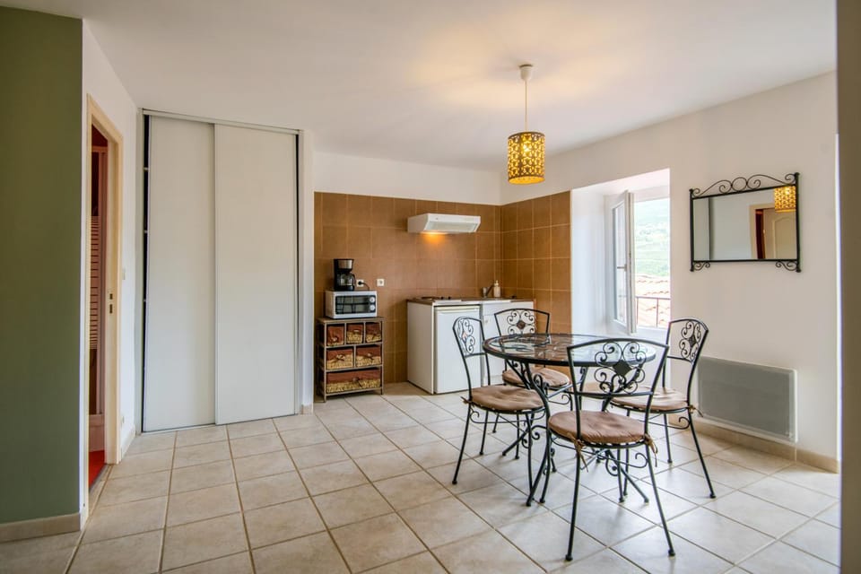 Kitchen or kitchenette, stove, kitchen