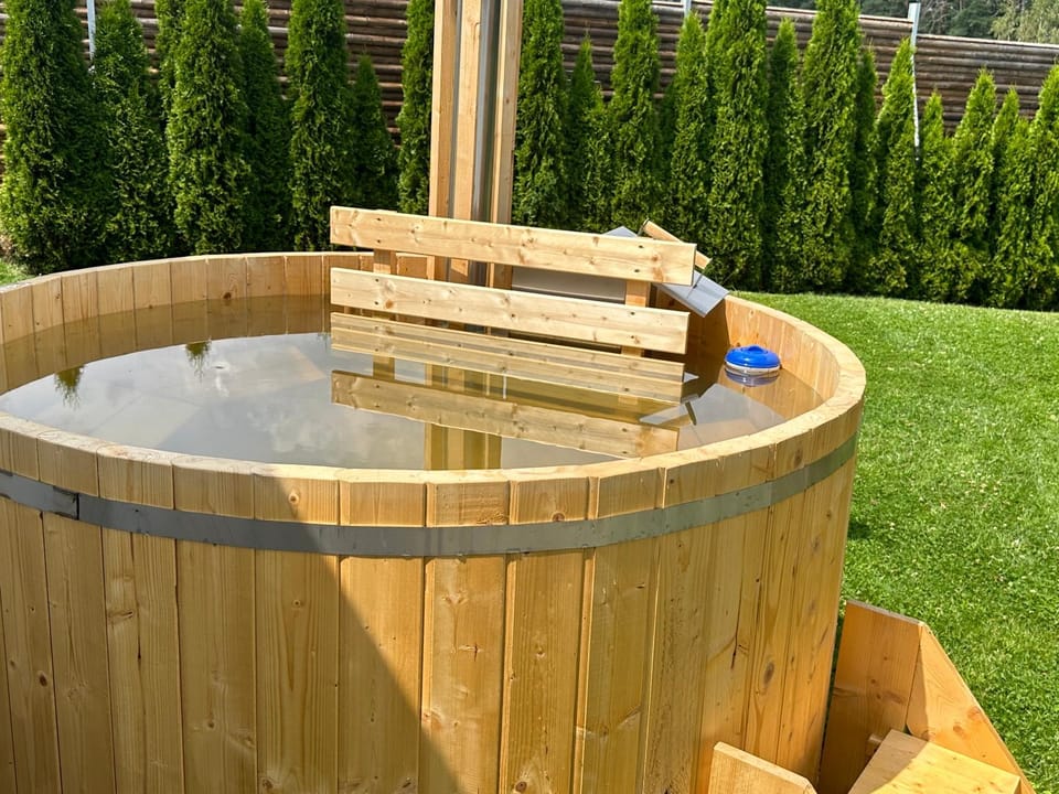 Property building, Hot Tub