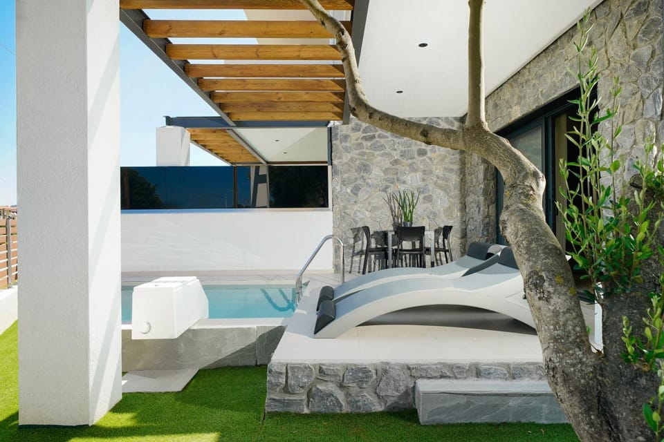 Day, Balcony/Terrace, Swimming pool, sunbed