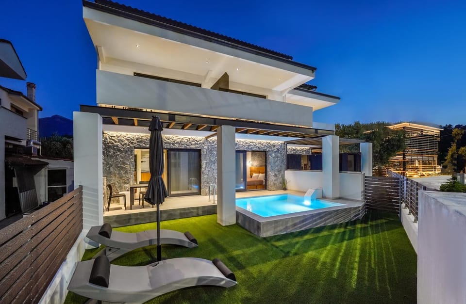 Garden view, Pool view, Swimming pool, sunbed