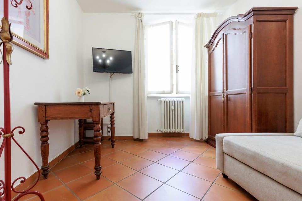 TV and multimedia, Photo of the whole room