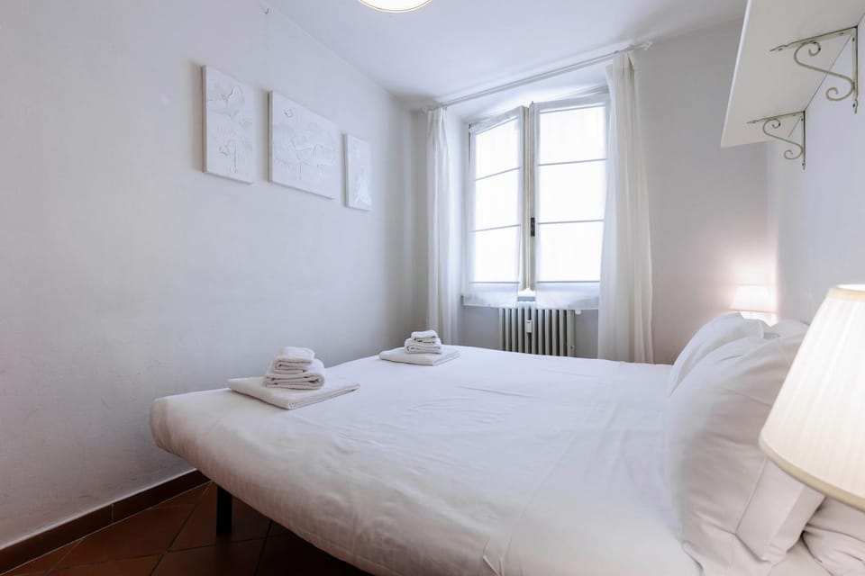 Bed, Photo of the whole room, towels
