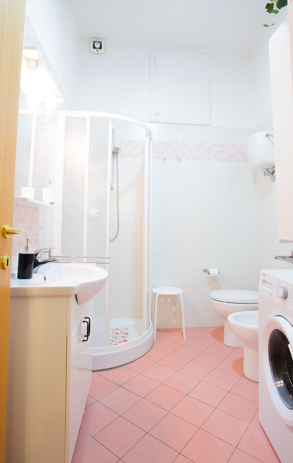 Shower, Toilet, bidet, towels