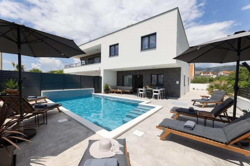 Balcony/Terrace, Swimming pool