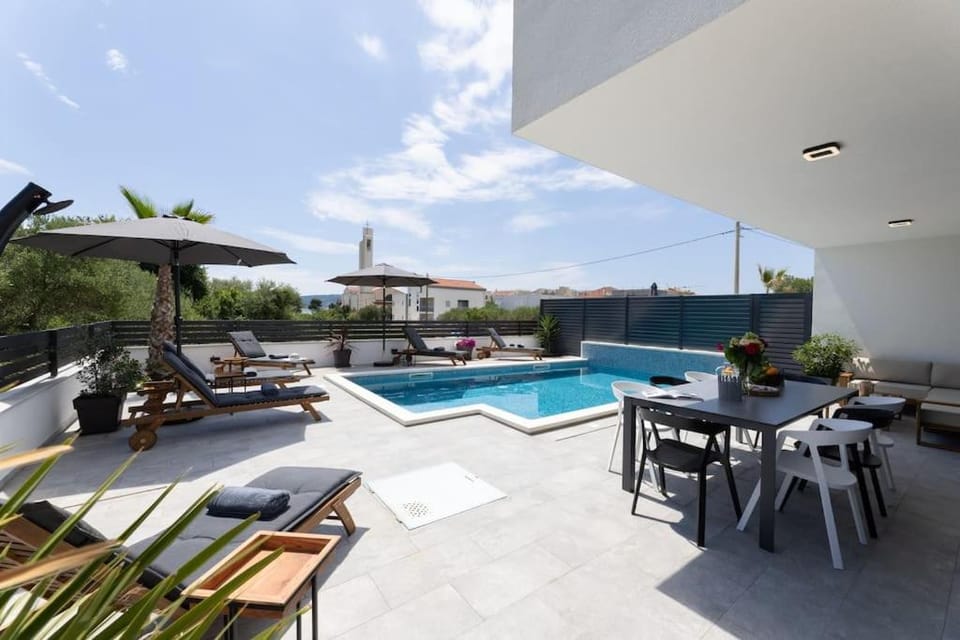 Balcony/Terrace, Swimming pool