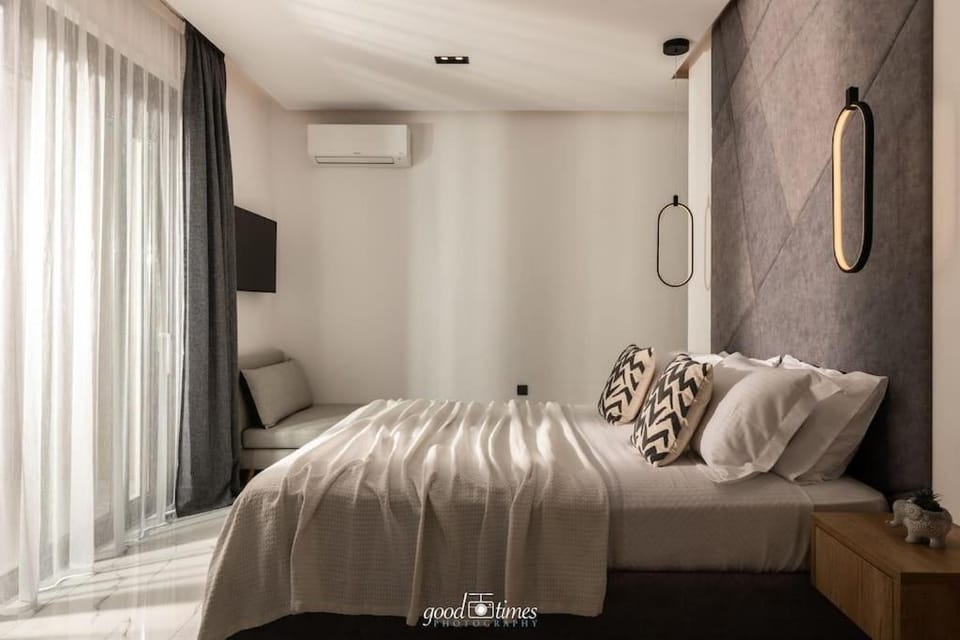 Bed, Photo of the whole room, Bedroom, air conditioner