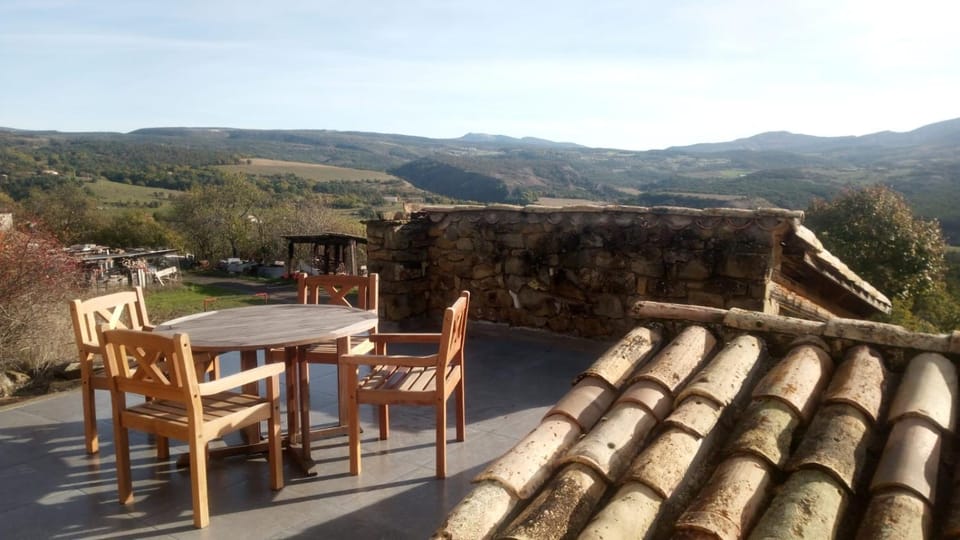 Natural landscape, View (from property/room), Balcony/Terrace, Dining area, Mountain view