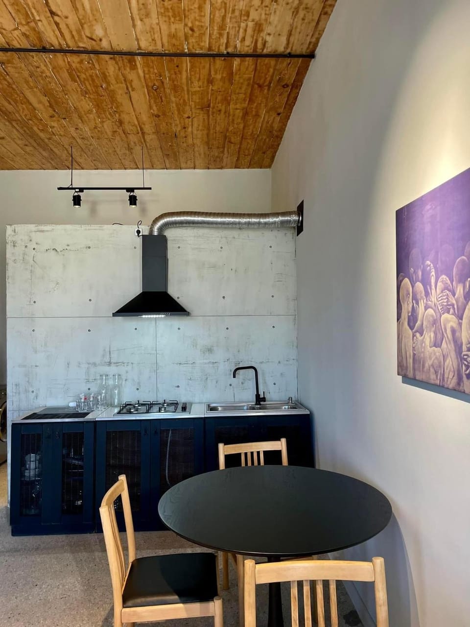 Kitchen or kitchenette, Dining area, stove