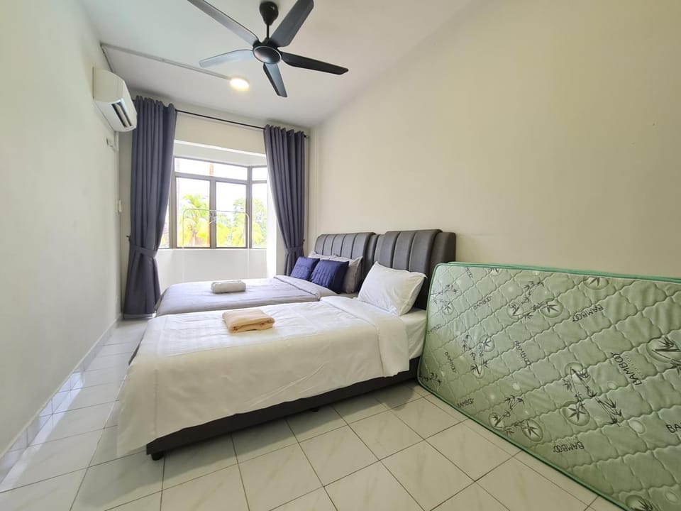 Photo of the whole room, Bedroom