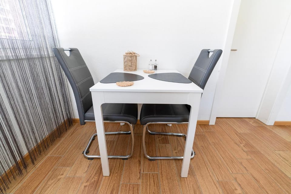 Dining area, Food