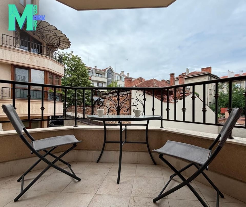 MarkApart 3 - Ruse City Center - Garage Apartment in Ruse