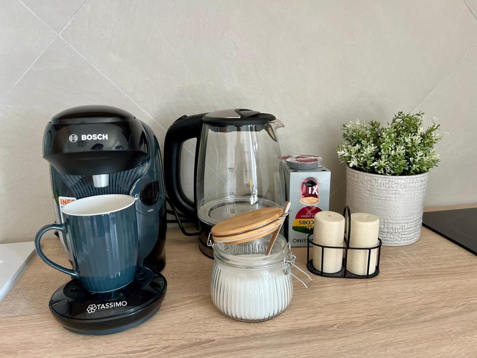 Coffee/tea facilities, Kitchen or kitchenette, kitchen, kitchen