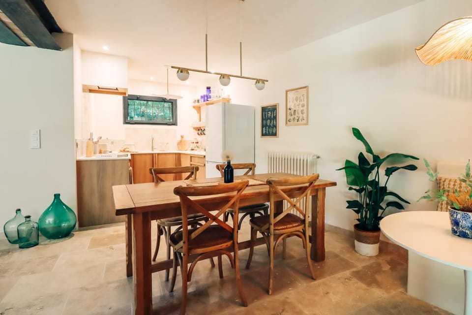 Property building, Kitchen or kitchenette, Kitchen or kitchenette, Dining area, Communal kitchen, stove, kitchen, kitchen