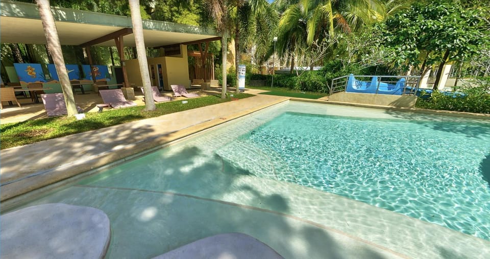 Pool view, Swimming pool, sunbed