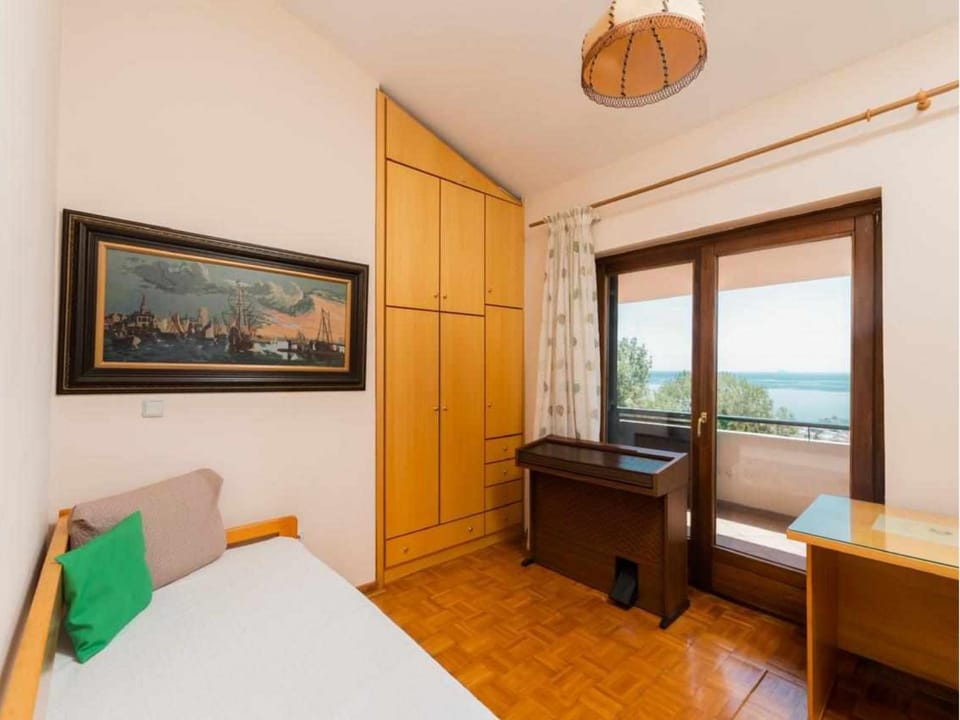 Bed, View (from property/room), Bedroom, wardrobe
