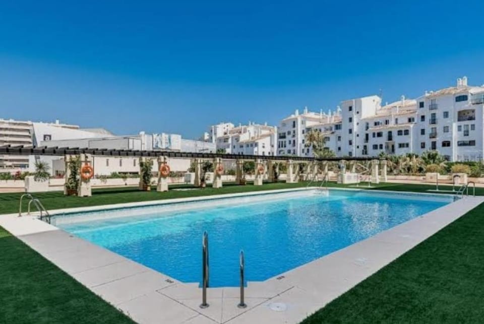 Swimming pool, sunbed
