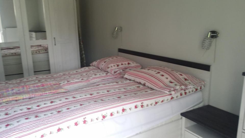 Bed, Bedroom, wardrobe