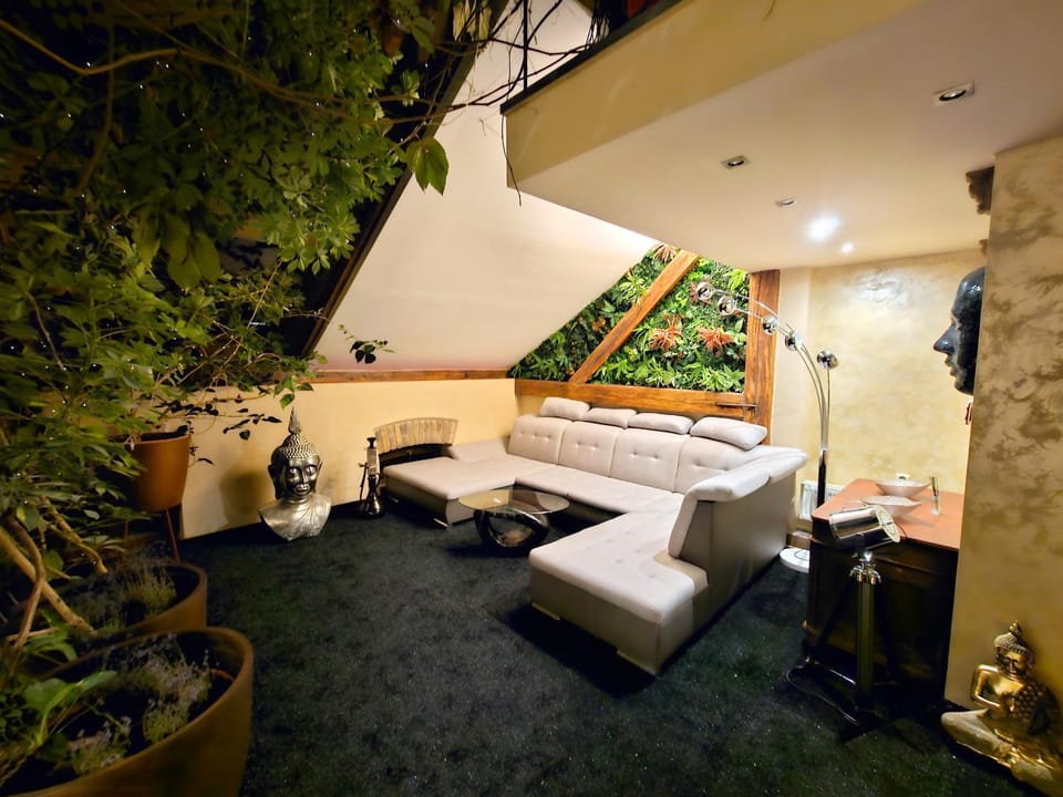 Living room, Seating area