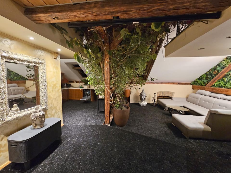 Living room, Seating area