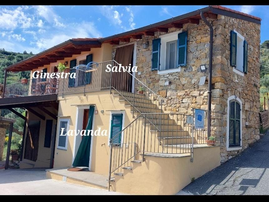 Il Nido Del Viaggiatore Farm Stay in Liguria