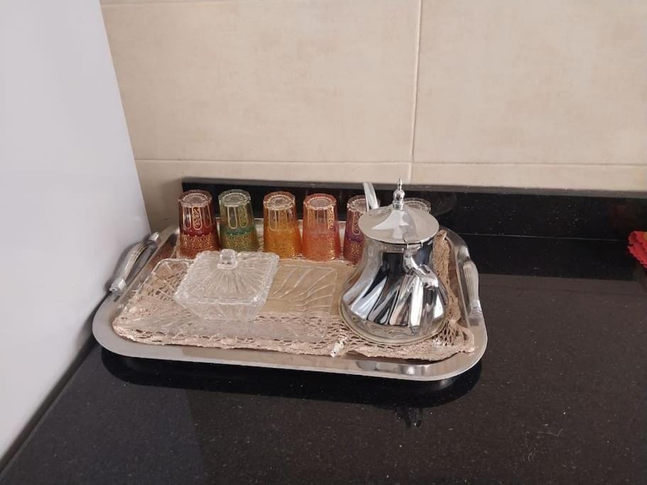Coffee/tea facilities, Food and drinks
