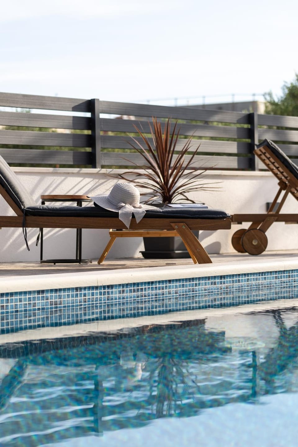 Patio, Pool view, Swimming pool, sunbed