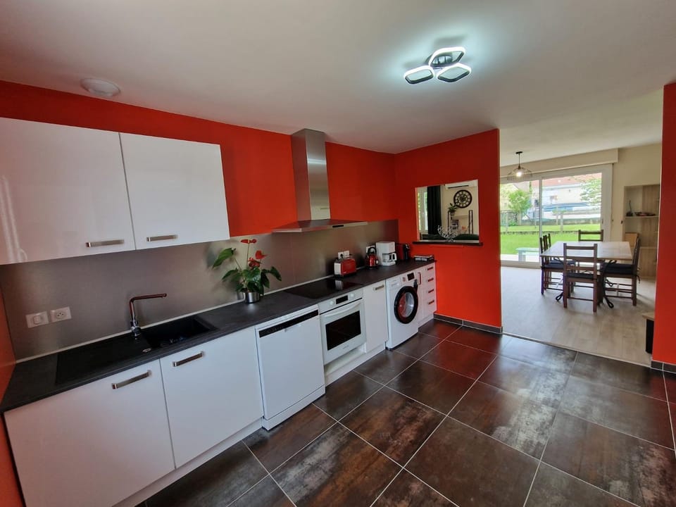 Kitchen or kitchenette, Kitchen or kitchenette, dishwasher, oven, stove, toaster, washing machine
