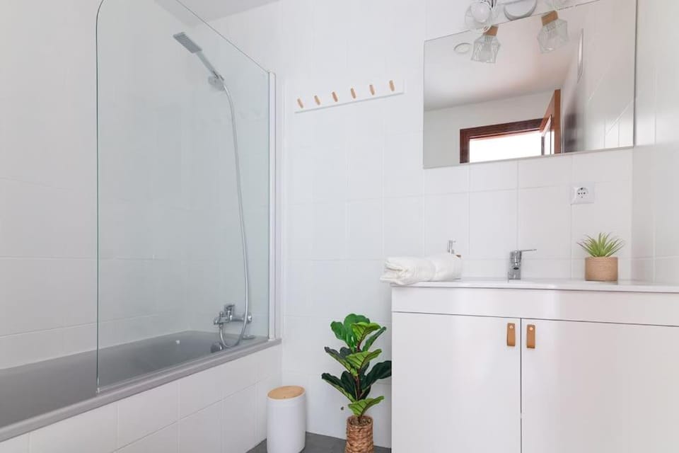 San Roman apartment with private parking Apartment in Santander