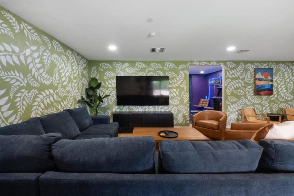 TV and multimedia, Seating area