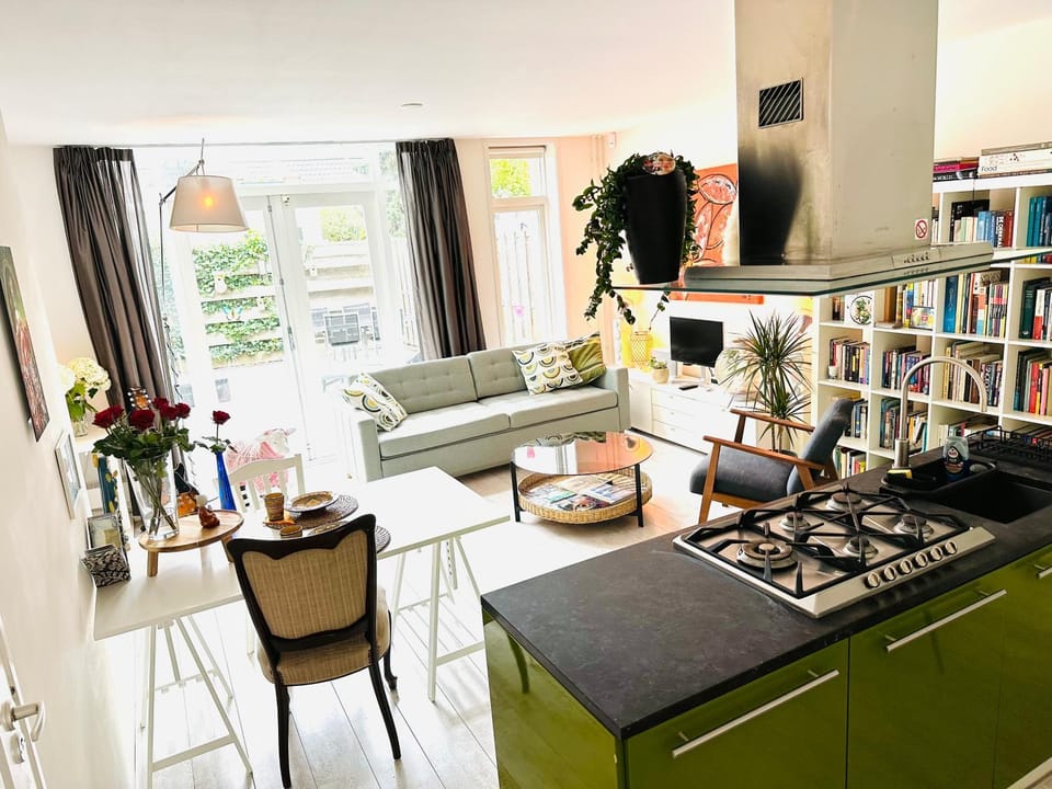 Living room, Seating area, Dining area, Food, stove