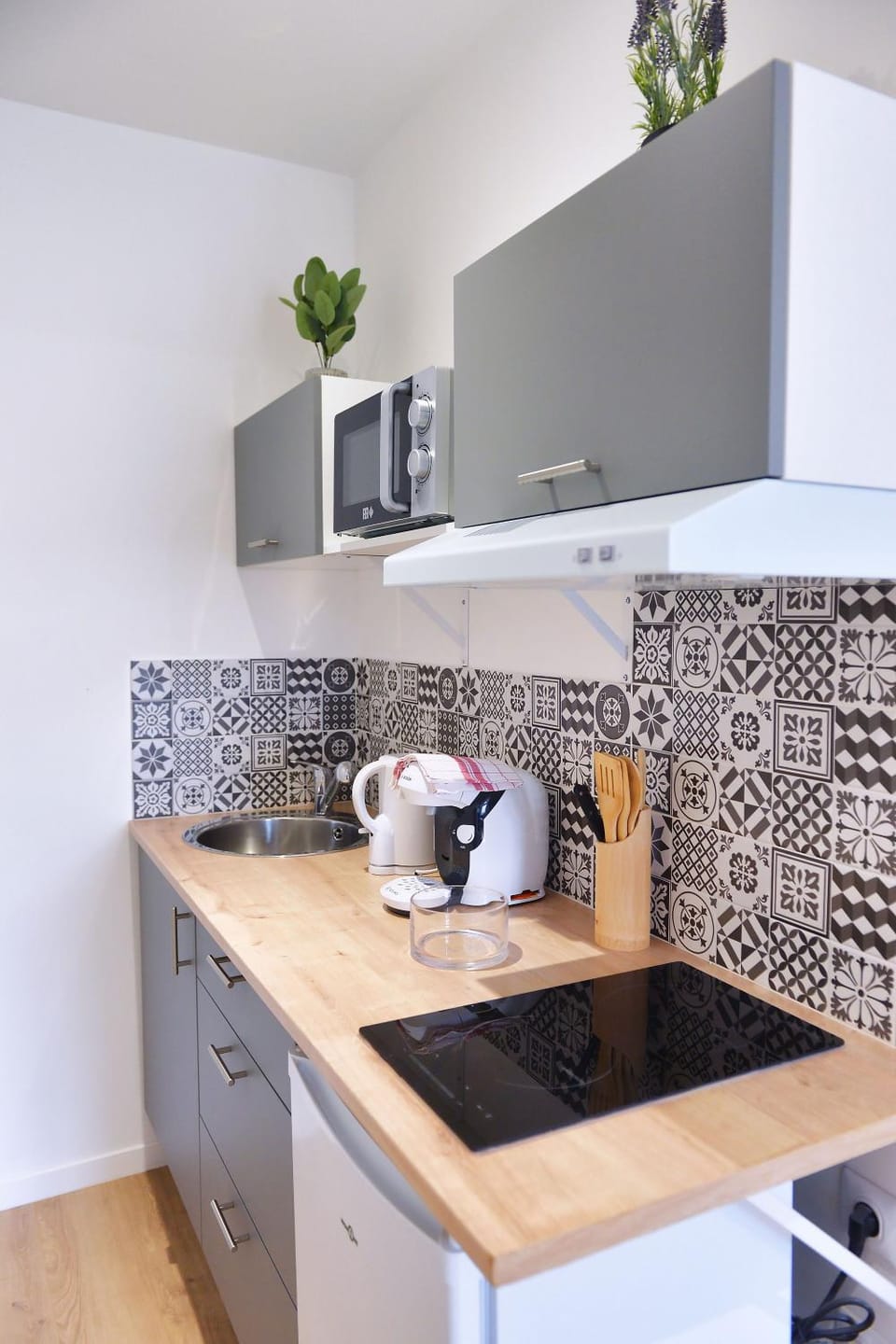 Kitchen or kitchenette