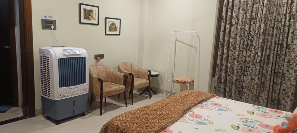 Riverside Palm Deluxe Double Room with AC in a house near Kamakhya and IHR Vacation rental in India