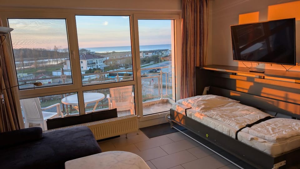 Bed, Living room