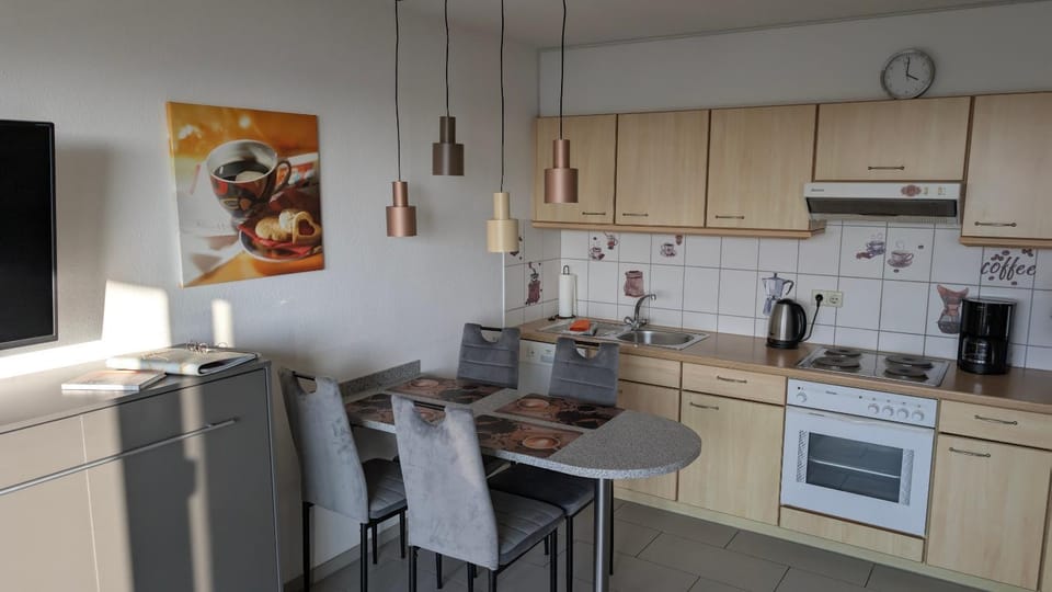 Dining area, kitchen
