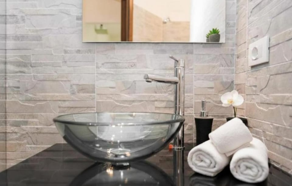 Bathroom, towels
