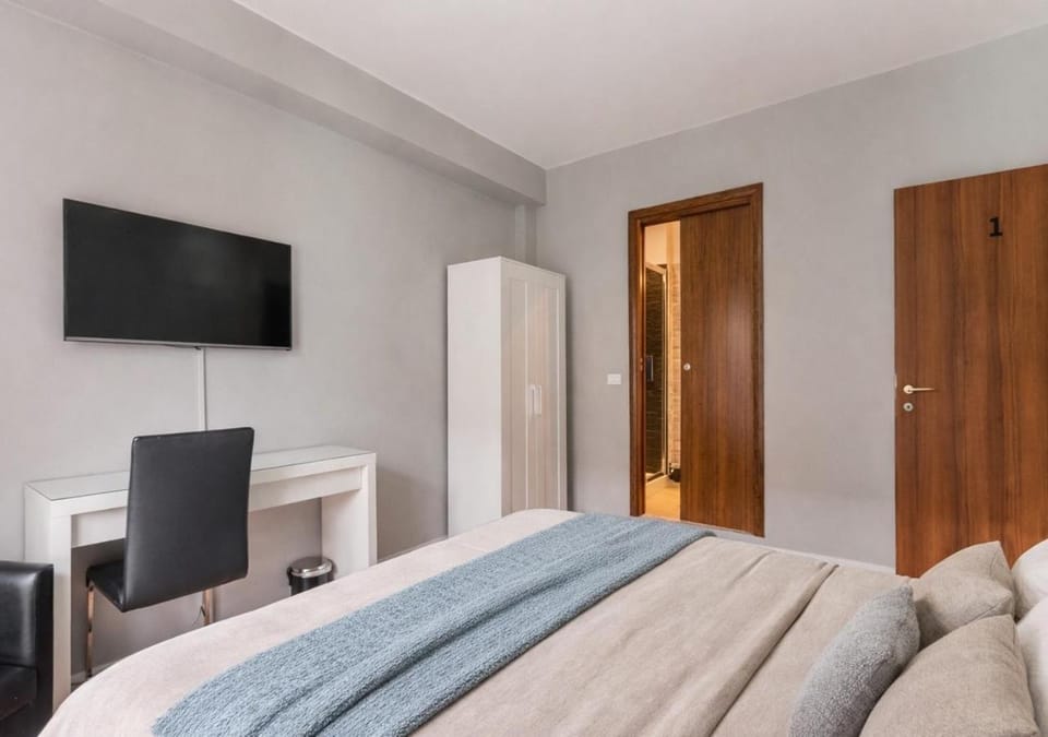 TV and multimedia, Bedroom, wardrobe