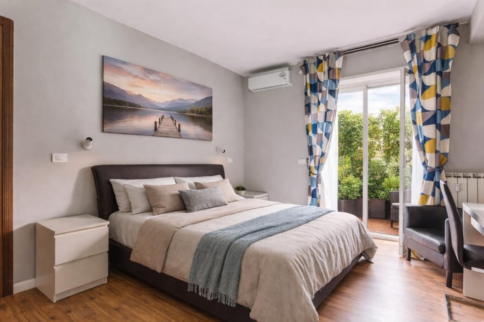 Bedroom, air conditioner